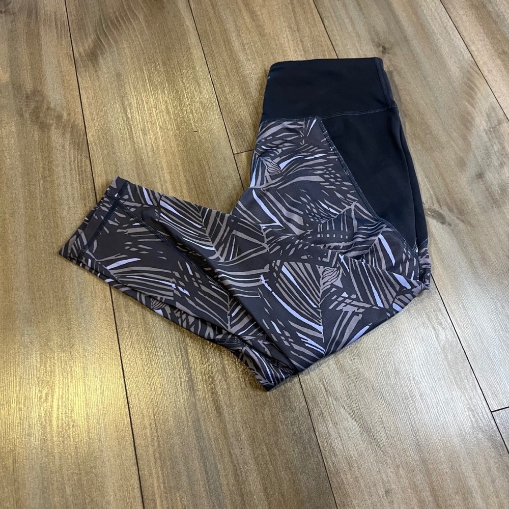 Patagonia Women's Medium Gray Palm Print Active Crop Leggings Bin B-1